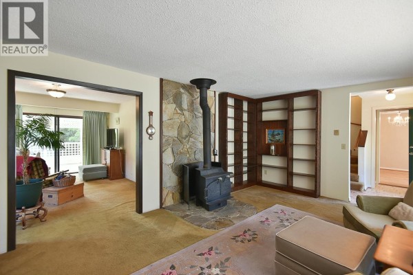 5749 Surf Circle, Sechelt, BC, photo 3