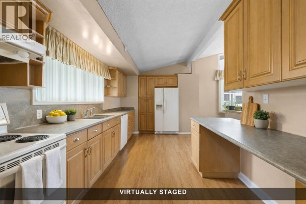 575 Dell Road, Kelowna, BC, photo 2
