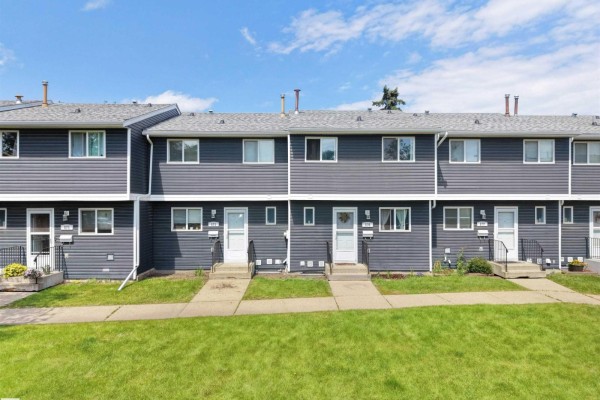 Kitchen - 575 Dunluce Rd Nw, Edmonton, AB T5X4P4 Photo 3