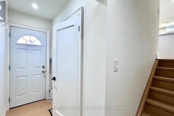 Primary Bedroom - 575 Eversley Drive, Mississauga, ON L5A2E1 Photo 4