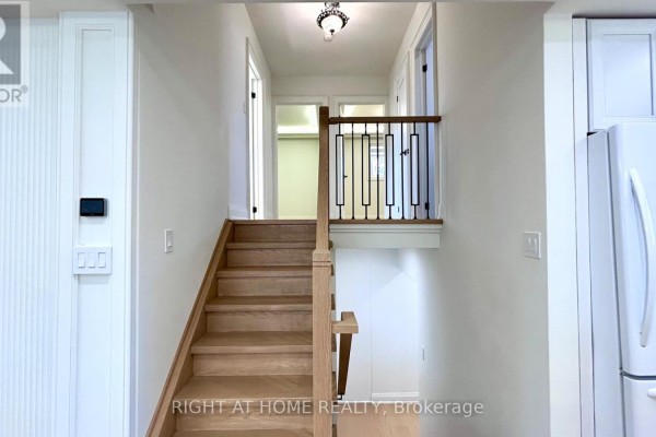 Bedroom 2 - 575 Eversley Drive, Mississauga, ON L5A2E1 Photo 5