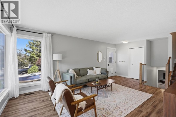 Primary Bedroom - 575 Gleneagles Drive, Kamloops, BC V2E1X1 Photo 5