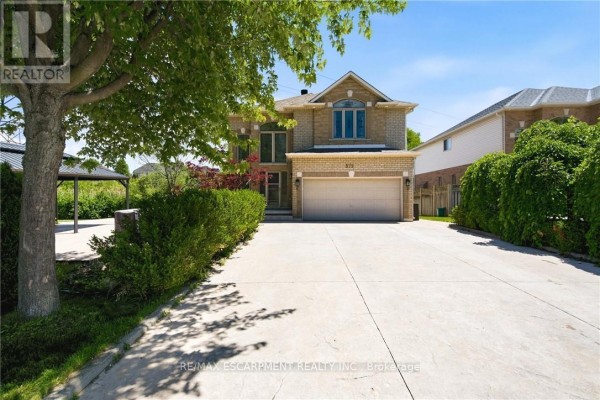 575 Stonehenge Drive, Hamilton, ON, photo 2