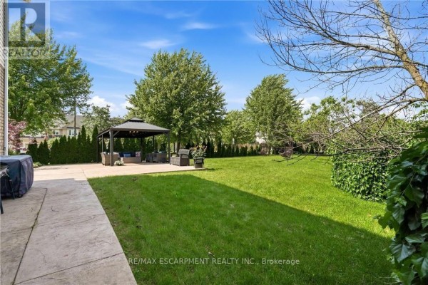 575 Stonehenge Drive, Hamilton, ON, photo 3