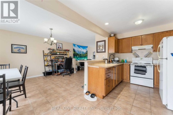 Living room - 575 Victoria Road N, Guelph, ON N1E7M1 Photo 5