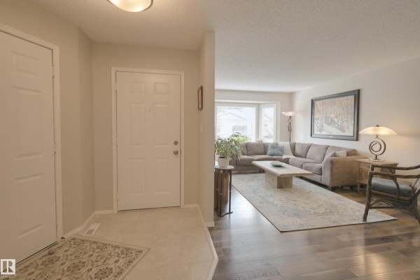 Kitchen - 5751 189 St Nw, Edmonton, AB T6M2G8 Photo 3