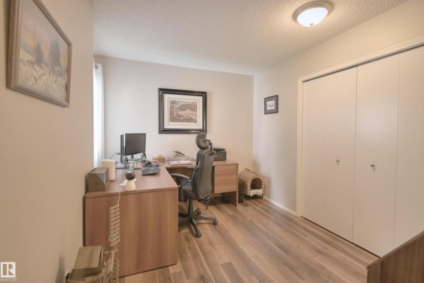 Family room - 5751 189 St Nw, Edmonton, AB T6M2G8 Photo 4