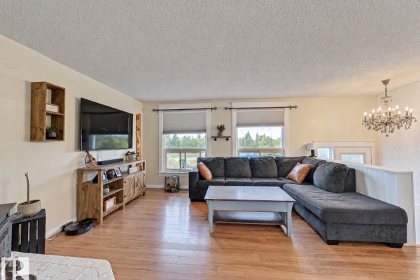 Bedroom 2 - 57511 Rr224, Rural Sturgeon County, AB T0A2W0 Photo 4