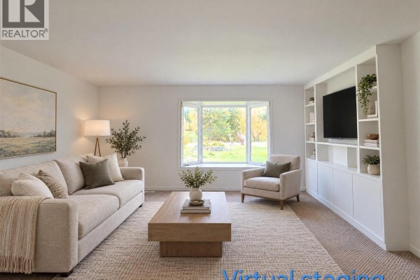 Dining room - 5753 Columbia Avenue, Edgewater, BC V0A1E0 Photo 4