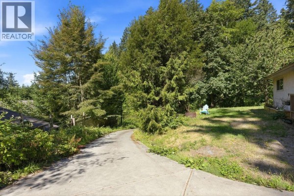 5754 Trout Lake Road, Halfmoon Bay, BC V7Z1H1 Photo 5