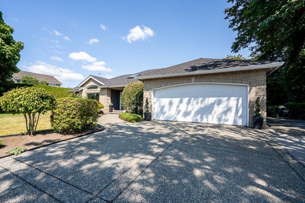 5758 W Kettle Crescent, Surrey, BC V3S8R6 Photo 3