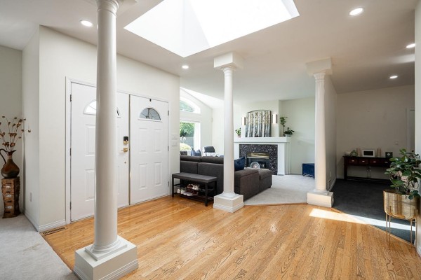 5758 W Kettle Crescent, Surrey, BC V3S8R6 Photo 4