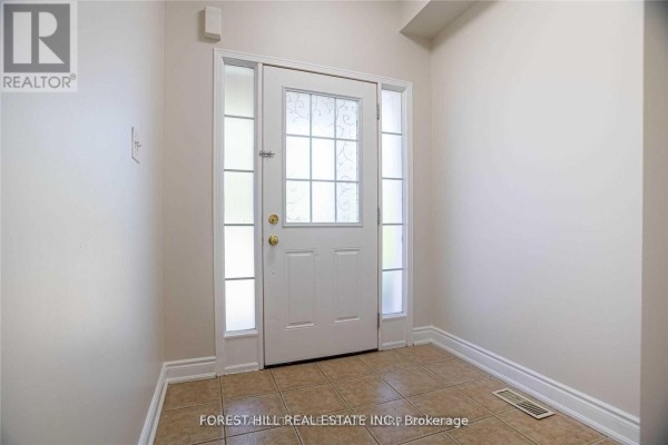 Foyer - 576 Courtney Valley Road, Mississauga, ON L5V0C2 Photo 4