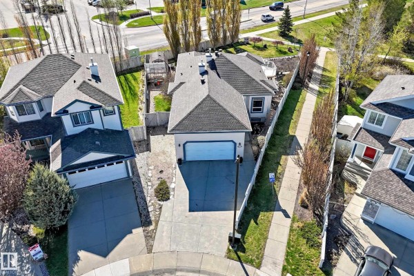 Kitchen - 576 Glenwright Cr Nw, Edmonton, AB T5P4E6 Photo 3