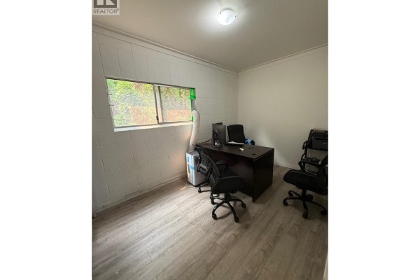 576 Lougheed Highway, Coquitlam, BC V3K3S3 Photo 5