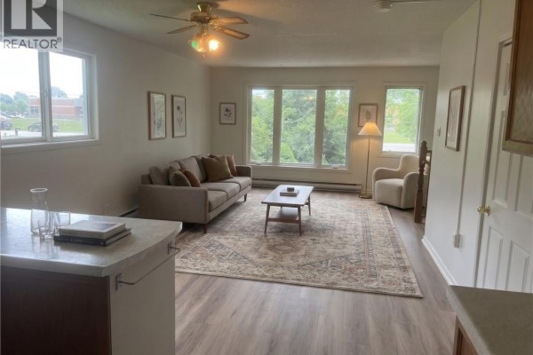 Living room - 576 Myers Road Unit# C, Cambridge, ON N1R5S2 Photo 3