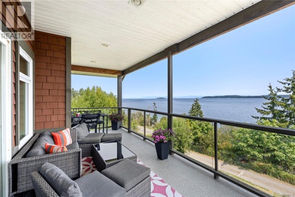 5763 Island Hwy S, Union Bay, BC, photo 2