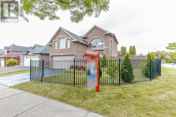 Kitchen - 5772 Whitehorn Avenue, Mississauga, ON L5V1W1 Photo 3