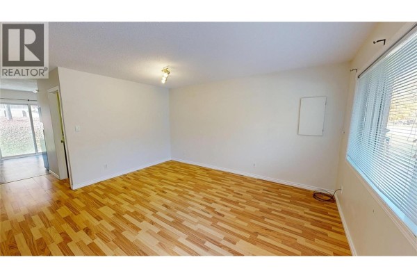 Bedroom - 5775 Columbia Road, Edgewater, BC V0A1E0 Photo 3