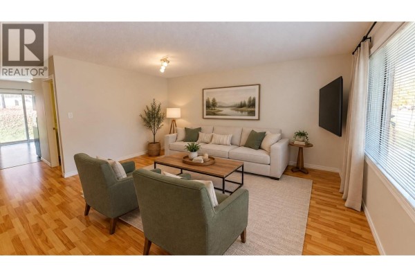 Dining room - 5775 Columbia Road, Edgewater, BC V0A1E0 Photo 4