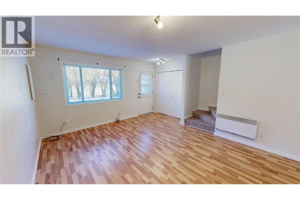 Kitchen - 5775 Columbia Road, Edgewater, BC V0A1E0 Photo 5