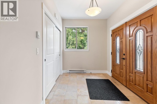 5781 Genni's Way, Sechelt, BC V7Z0N8 Photo 4
