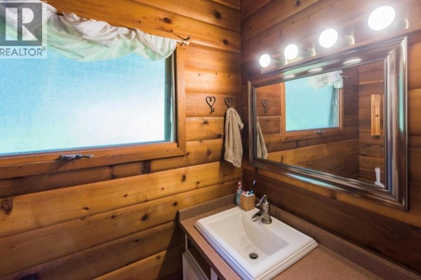 Bedroom - 5785 Seymour Road, Celista, BC V0E1M6 Photo 4