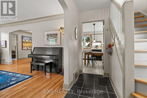 579 Broadview Avenue, Ottawa, ON K2A2L6 Photo 4