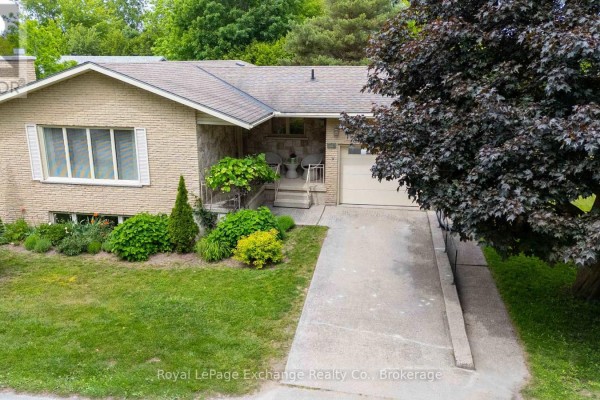 Kitchen - 579 Peirson Avenue, Saugeen Shores, ON N0H2C4 Photo 2