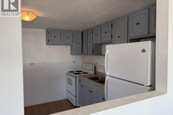 3pc Bathroom - 58, 5301 2 Street, Coalhurst, AB T0L0V0 Photo 5