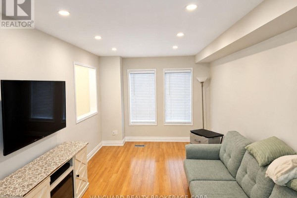 Dining room - 58 - 19 Foxchase Avenue, Vaughan, ON L4L9N1 Photo 3