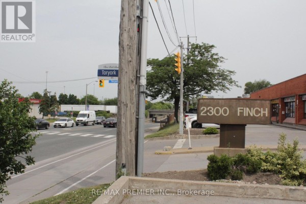 58 - 2300 Finch Avenue, Toronto, ON M9M2Y3 Photo 3