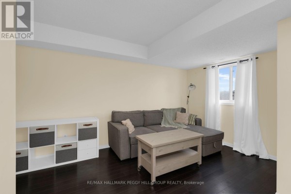 Living room - 58 - 245 Ferndale Drive S, Barrie, ON L4N0T6 Photo 5