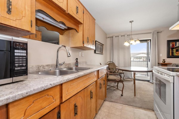 Eating area - 58 7455 Huron Street, Sardis West Vedder, Chilliwack, BC V2R3T9 Photo 3