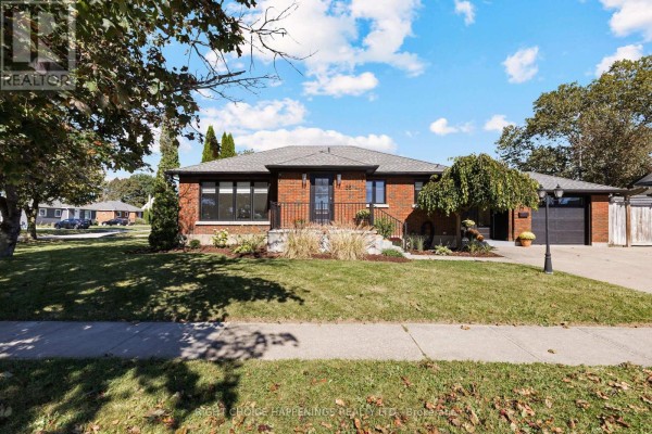 Living room - 58 Ann Street, Thorold, ON L2V2J7 Photo 2