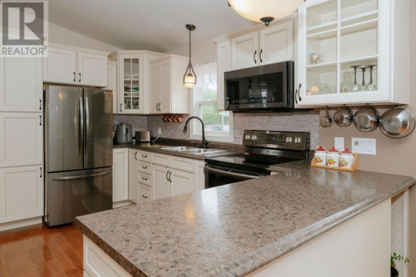 Bath (# pieces 1-6) - 58 Byrd Avenue, Gander, NL A1V2A4 Photo 4