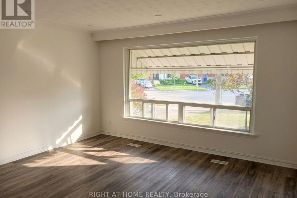 58 Deanvar Avenue, Toronto, ON M1R2N3 Photo 4
