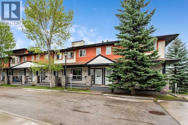 Kitchen - 58 Eversyde Common Sw, Calgary, AB T2Y4Z7 Photo 3
