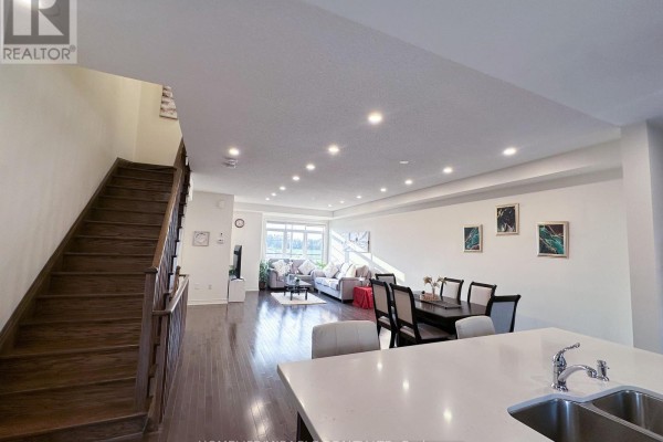58 Fruitvale Circle, Brampton, ON L7A5B8 Photo 4