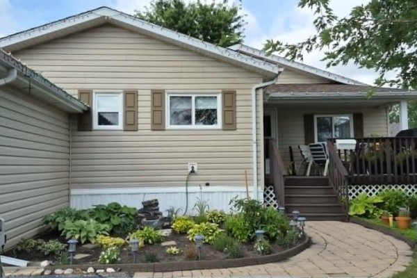 58 Mockingbird Drive, Brandon, MB, photo 2