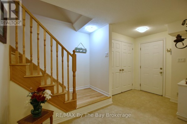 Foyer - 58 Providence Way, Wasaga Beach, ON L9Z0G3 Photo 5