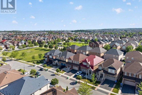 Family room - 58 Quailvalley Drive, Brampton, ON L6R0N4 Photo 3