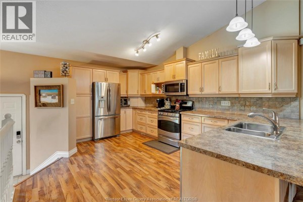 4pc Ensuite bath - 58 Queen's Hill, Leamington, ON N8H5M5 Photo 2