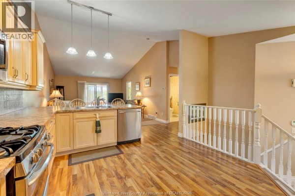2pc Bathroom - 58 Queen's Hill, Leamington, ON N8H5M5 Photo 3