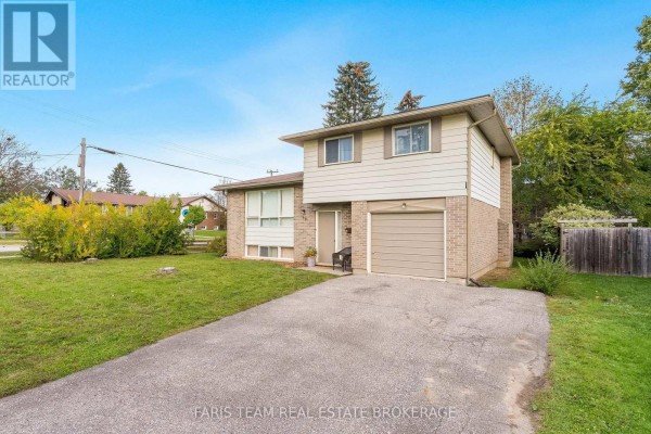 Kitchen - 58 Steel Street, Barrie, ON L4M2E9 Photo 2
