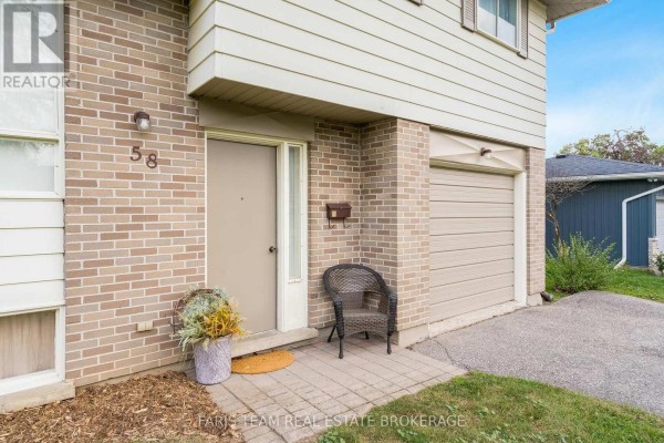Dining room - 58 Steel Street, Barrie, ON L4M2E9 Photo 3