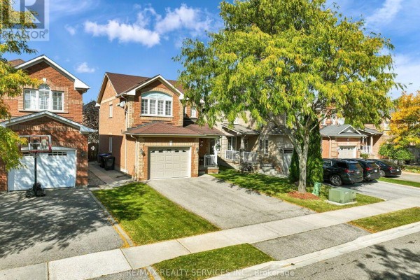 Kitchen - 58 Sunny Glen Crescent, Brampton, ON L7A2C7 Photo 3