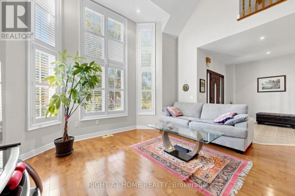 Living room - 58 Treeline Boulevard, Brampton, ON L6P1E4 Photo 4