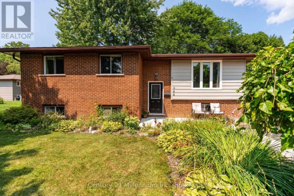 Living room - 580 2nd A Street W, Owen Sound, ON N4K6H4 Photo 2