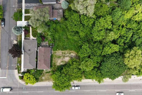 580 The Queensway, Toronto, ON M8Y1J9 Photo 4